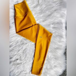 Alo Yoga Airlift Leggings in Gold